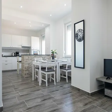 Pleasure 1 I 2 Apartment
