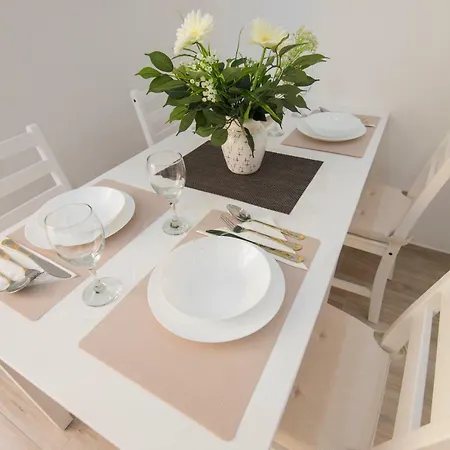 Apartment Pleasure 1 I 2 *