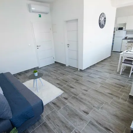 Apartment Pleasure 1 I 2 *