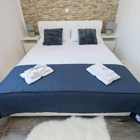 Apartment Pleasure 1 I 2 *