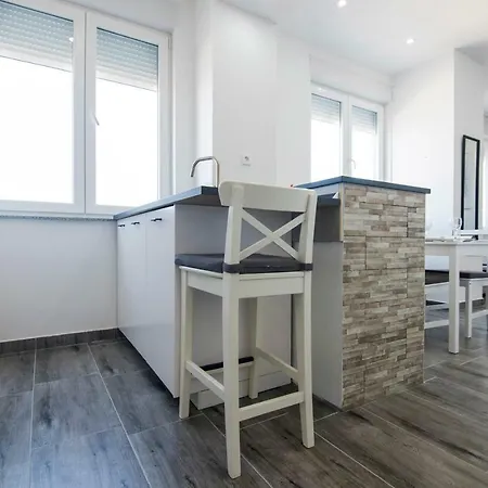 Apartment Pleasure 1 I 2 *