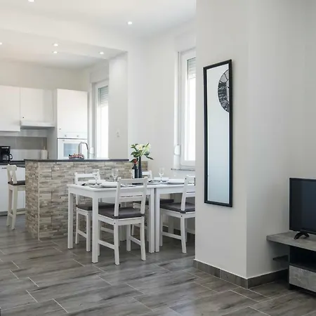 Apartment Pleasure 1 I 2 *